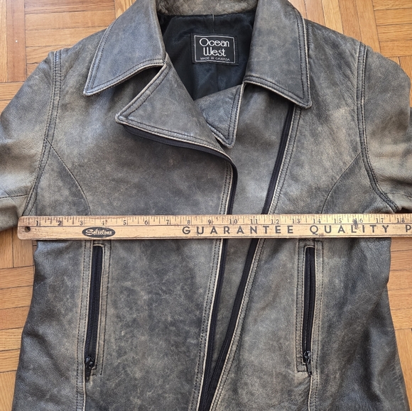 CANADIAN VINTAGE Distressed, Brown Leather Assymetrical Jacket by OCEAN WEST - Picture 14 of 16